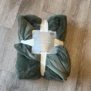 Faux Fur Throw Blanket